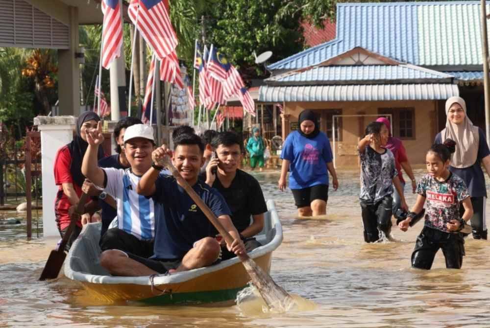 Jumlah mangsa banjir direkodkan di Kedah dan Perak adalah sebanyak 6,833 orang, yang masih berlindung di 34 pusat pemindahan sementara (PPS) setakat 8 pagi Selasa berbanding 7,210 orang malam tadi. Gambar hiasan