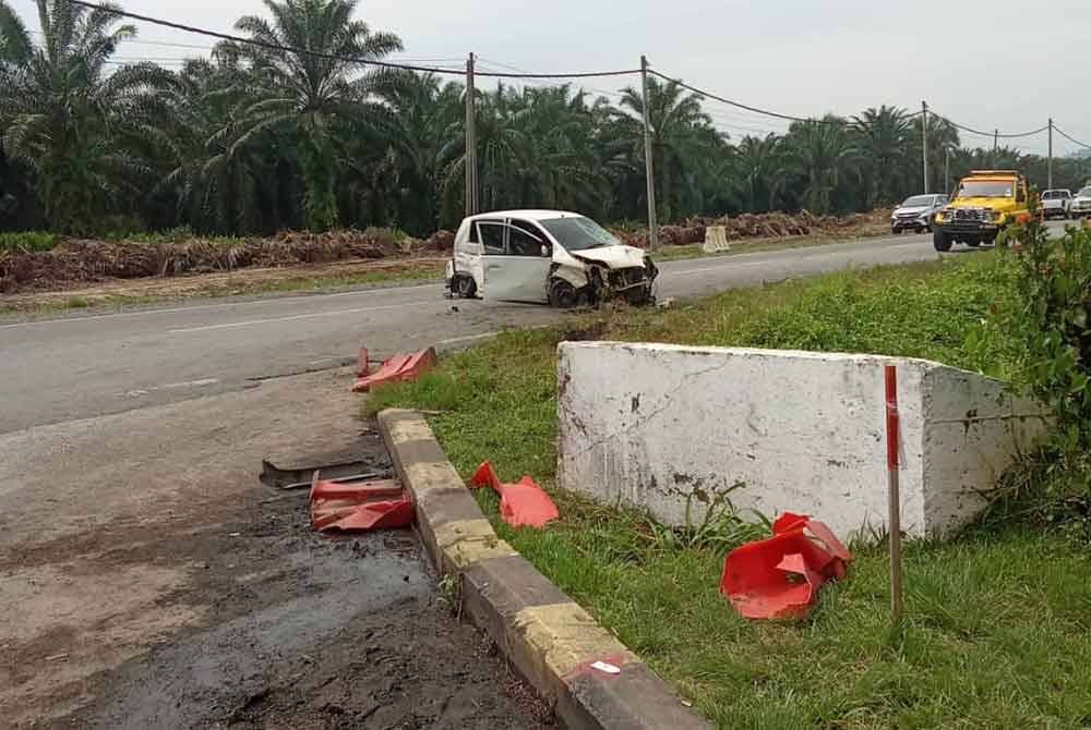 Keadaan di lokasi kejadian di Kilometer 32, Jalan Kunak-Tawau.