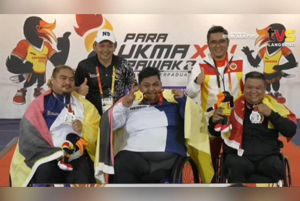 Abid Zuhairi (tengah) menepati ramalan mempertahankan kedudukannya sebagai juara kategori lelaki lebih 107kg pada Para Sukma 2024.