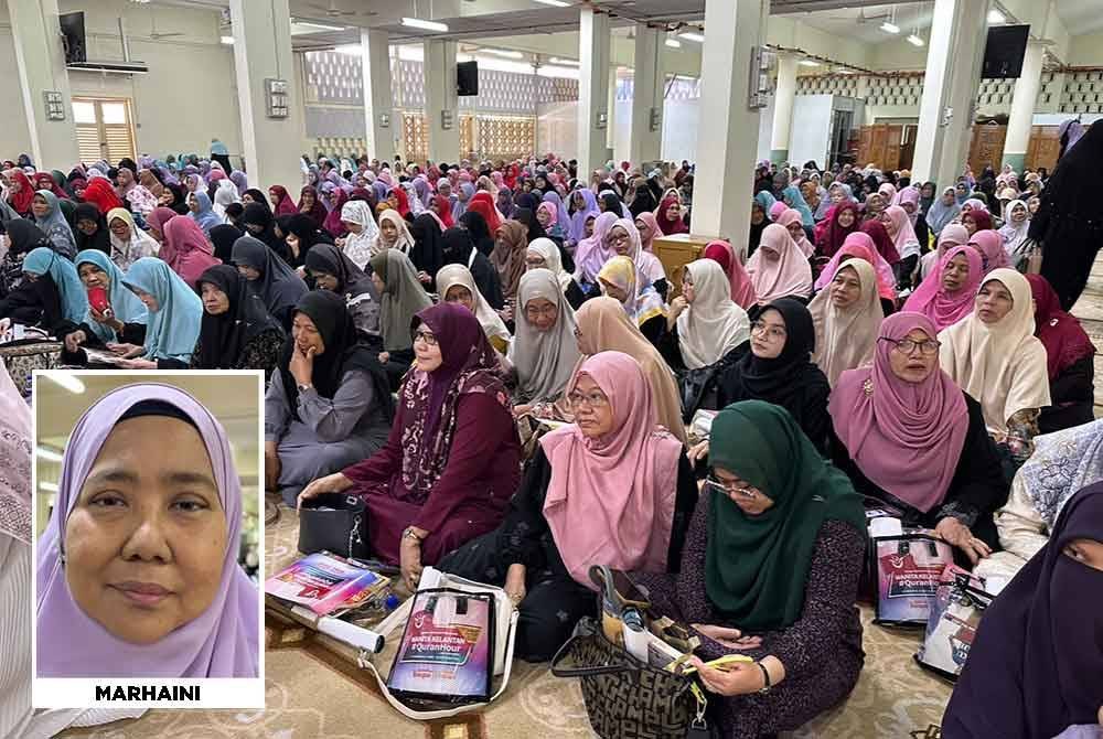 Golongan wanita berkumpul membacakan al-Quran dan tadabbur pada program Wanita Kelantan #QuranHour di Masjid Muhammadi pada Sabtu.