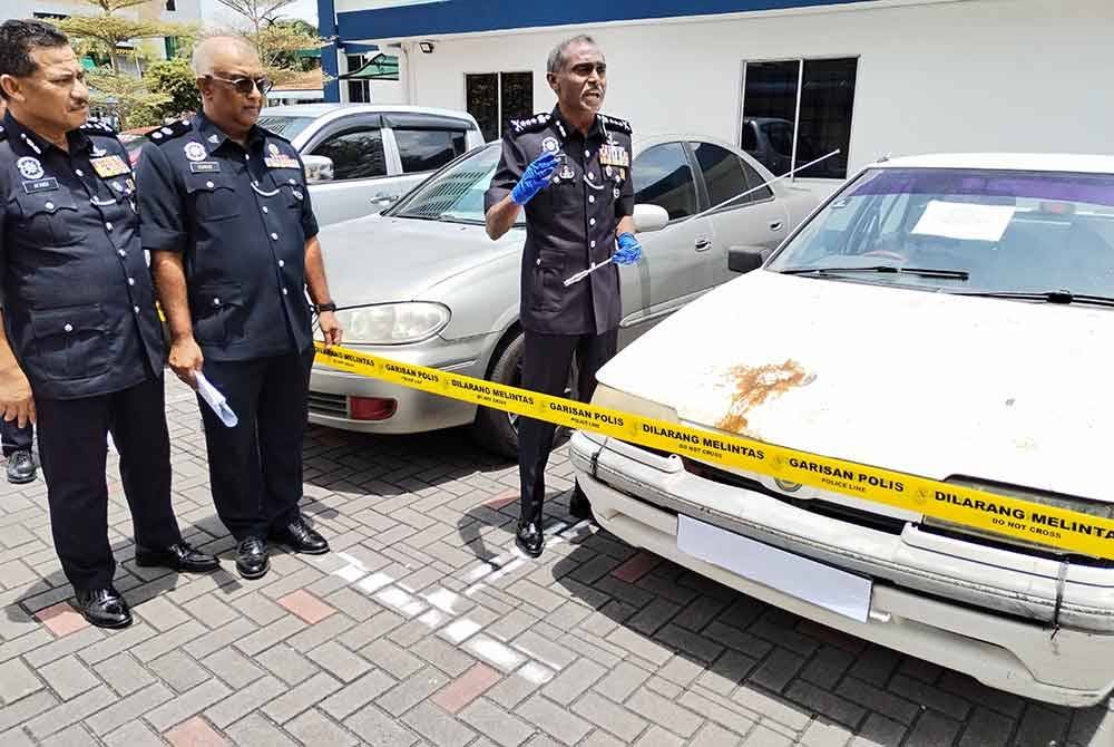 Kereta lama yang dijadikan stor atau tempat simpanan dadah.