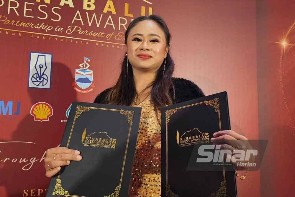 Asyikin rangkul hadiah utama menerusi Anugerah Kewartawan (Laporan Berita) Bahasa Melayu pada Anugerah Wartawan Kinabalu 2024 pada Ahad. Foto Sinar Harian