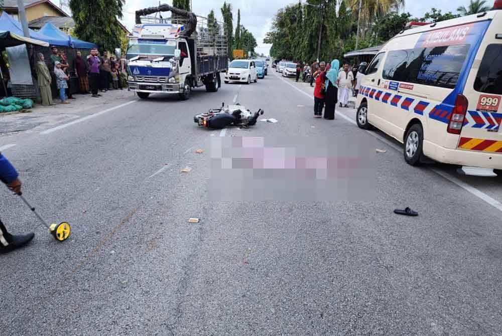 Wan Nur Haziqahtul Akma maut di lokasi kemalangan melibatkan tiga kenderaan. - Foto Ihsan PDRM.