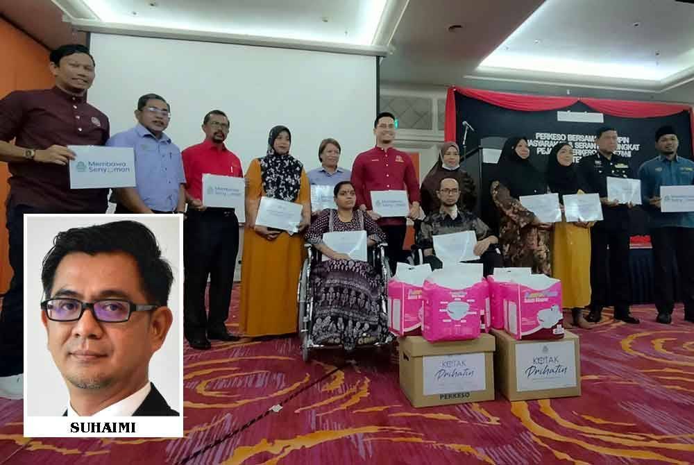 Ahli Parlimen Sungai Petani, Dr Mohammed Taufiq Johari (tengah) bersama penerima faedah dan alat pemulihan serta Anugerah Majikan Prihatin semasa Program PERKESO Bersama Pemimpin Masyarakat dan Seranta peringkat Pejabat PERKESO Sungai Petani 2024 pada Ahad. - Gambar hiasan