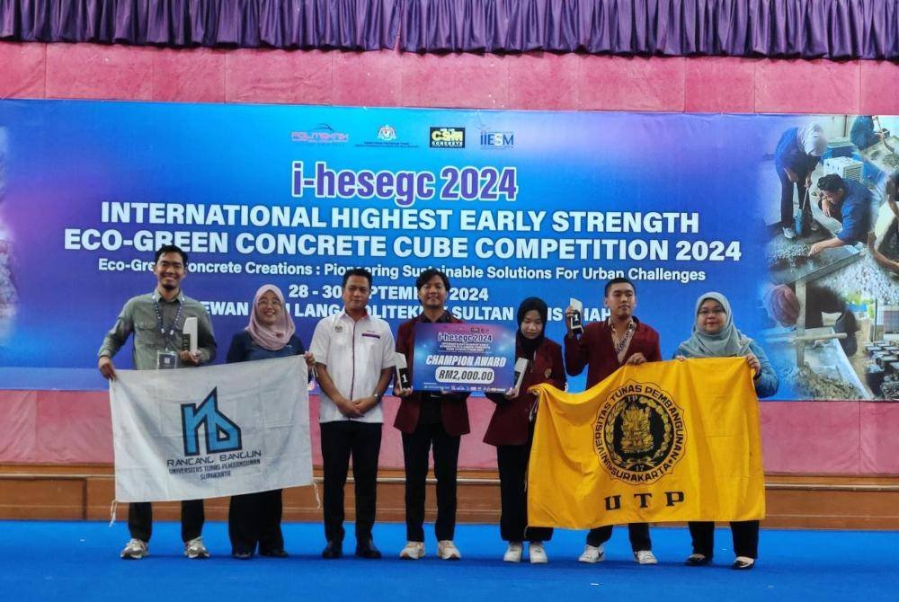 Kamaludin (tiga dari kiri) bergambar bersama peserta dari UTP Indonesia yang muncul juara keseluruhan i-hesegc 2024 di PSIS pada Isnin.