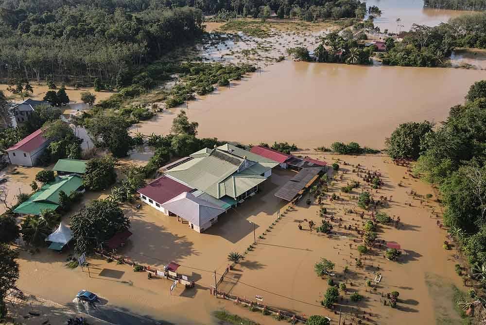 Tiga daerah di Kedah masih terjejas banjir dan jumlah mangsa setakat 4 petang Selasa turun kepada 1,148 orang daripada 373 keluarga. Foto Bernama