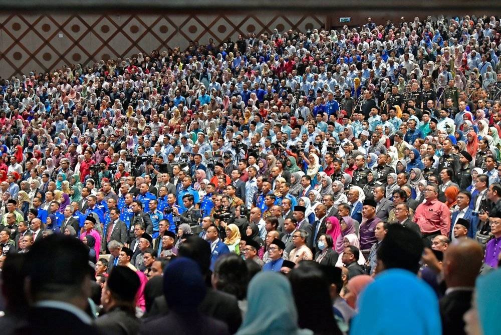 Lebih 40,000 penjawat awam di negara ini berisiko tinggi mengalami isu kesihatan psikologi yang memerlukan intervensi segera bagi mengelakkan daripada menghidapi kecelaruan mental. Gambar hiasan