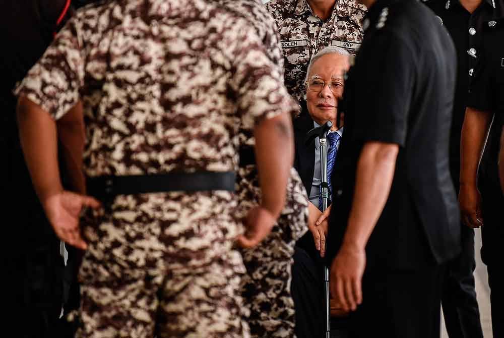 Najib ketika hadir bagi mengikuti prosiding hujahan akhir pendakwaan kes penyelewengan dana 1MDB di Mahkamah Tinggi Kuala Lumpur. Foto Bernama