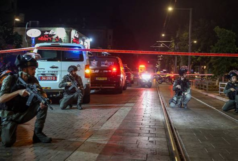 Polis Israel melabelkan insiden itu sebagai serangan pengganas tetapi setakat ini tiada pihak mengaku bertanggungjawab. -Foto AP