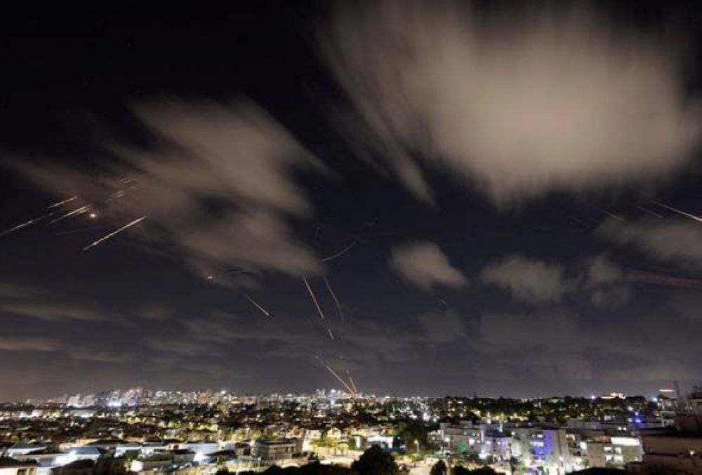 Pasukan pejuang Hamas memuji serangan peluru berpandu &#039;heroik&#039; Iran sebagai membalas dendam kematian pemimpin Hamas serta Hezbollah. Foto Reuters