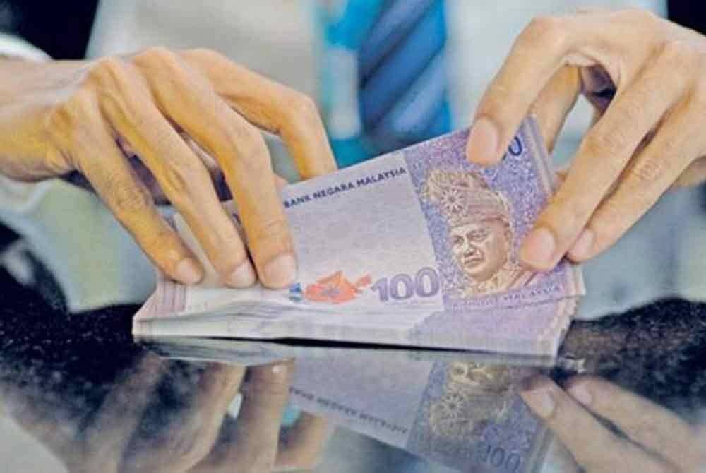 Ringgit dibuka rendah berbanding dolar Amerika Syarikat (AS) pada Rabu, berikutan sentimen enggan ambil risiko dalam kalangan pelabur, dipengaruhi peningkatan ketegangan geopolitik global. Gambar hiasan