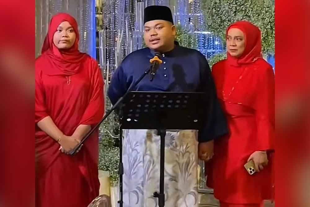 Adam dan ibunya (kanan) sempat menyampaikan ucapan meskipun majlis perkahwinan dibatalkan pada saat akhir.