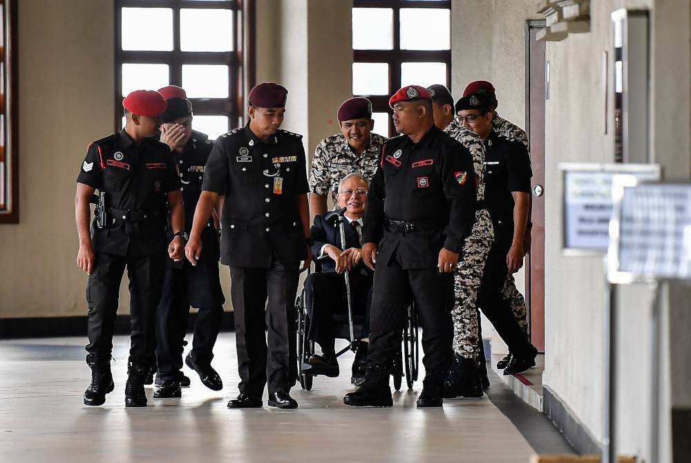 Najib Tun Razak (tengah). Foto Bernama