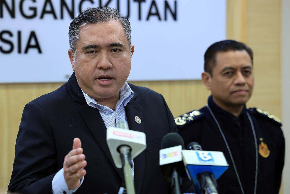 Anthony Loke pada sidang media mengenai aplikasi MyJPJ di Kementerian Pengangkutan hari ini. Foto Bernama