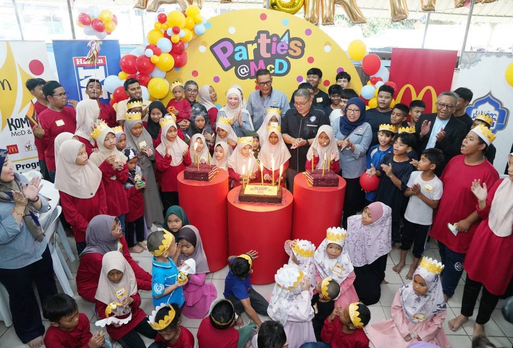 McDonald’s Malaysia meraikan majlis sambutan hari jadi kanak-kanak di Rumah Titian Kaseh, di sini baru- baru ini.