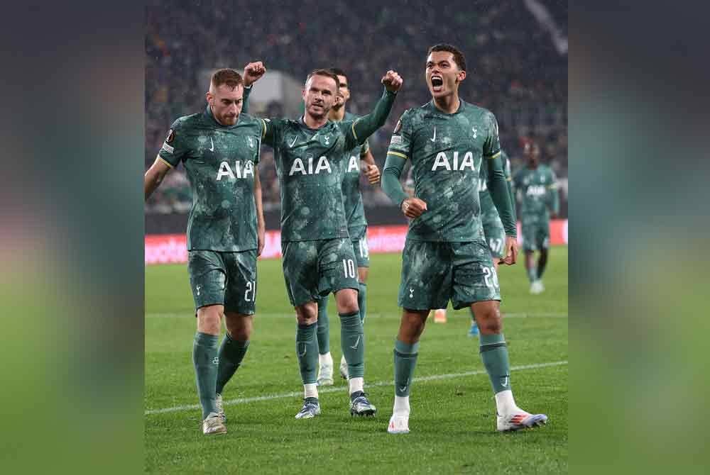 Johnson antara penjaring gol buat Tottenham di Budapest. Foto Agensi