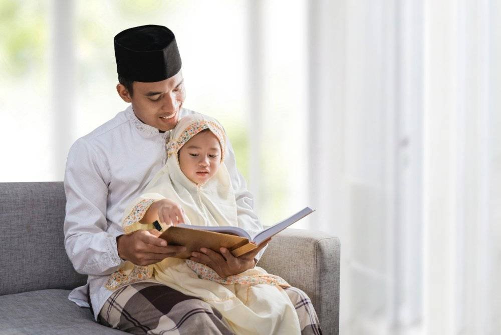 
IBU bapa serta penjaga bertanggungjawab mencorak masa depan yang baik untuk anak-anak. Foto CANVA