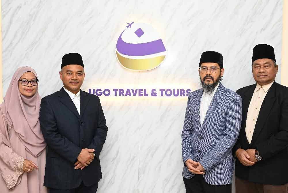 Barisan pengurusan baharu UGO Travel & Tours Sdn Bhd, Pengerusi, Datuk Rohaizal Idris (dua dari kanan), Ketua Pegawai Eksekutif Kumpulan, Mohamad Minhat (dua dari kiri), Ketua Pegawai Kewangan Kumpulan, Nordiana Md Sapuan dan Ketua Pegawai Strategi Korporat Kumpulan, Hasmadi Mohamad (kanan sekali).