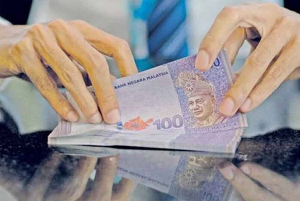 Ringgit ditutup lebih tinggi berbanding dolar AS pada Jumaat, meningkat daripada penyusutan baru-baru ini. Gambar hiasan.