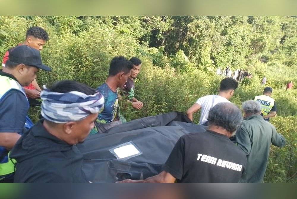 Mangsa ditemukan sekitar jam 7 pagi di sekitar kawasan kebun dekat Kampung Basung, Hulu Terengganu pada Sabtu. Foto bomba