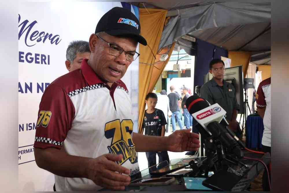 Saifuddin ketika sidang akhbar sempena Program Sua Mesra bersama KDN dan Sambutan Hari Pendaftaran Negara Ke-76 tahun di Sekolah Kebangsaan Permatang Pasir dekat Bandar Baharu di sini hari ini. Foto Bernama