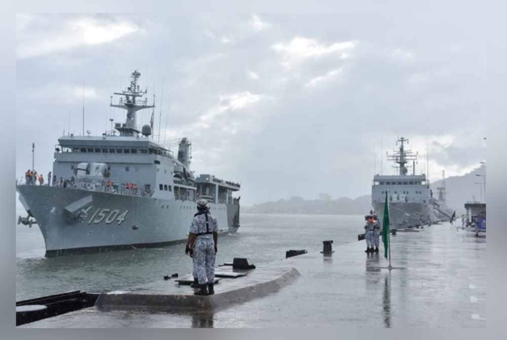 Sebanyak 34 buah kapal TLDM telah melepasi had umur penggunaan termasuk 28 daripadanya berusia lebih 40 tahun. - Foto Facebook Tentera Laut Diraja Malaysia