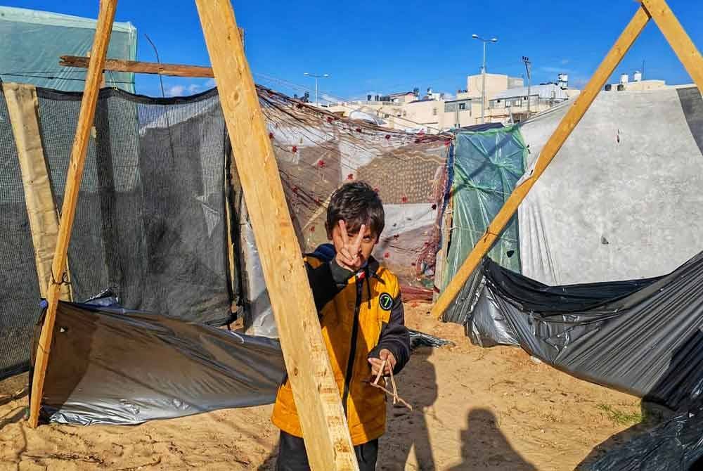 Rakaman gambar menunjukkan salah seorang anak lelaki Rabah ketika tinggal di sebuah khemah di Rafah pada April lalu.