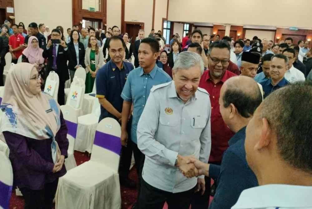 Ahmad Zahid ketika mengadakan Lawatan Kerja ke KHTP pada Isnin.