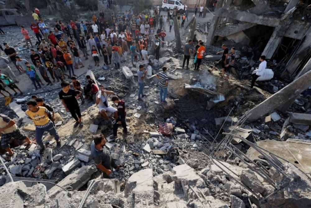 Jumlah kematian dalam serangan Israel di Gaza kini mencecah hampir 42,000, dengan kebanyakan mangsa adalah wanita dan kanak-kanak manakala lebih 97,100 yang lain cedera. Foto Reuters