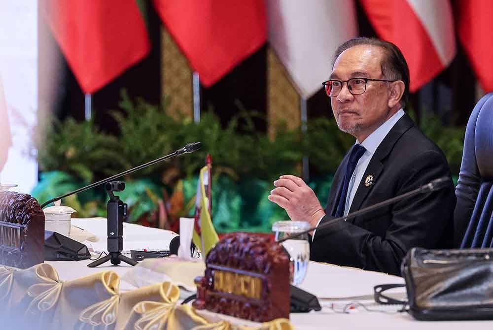 Perdana Menteri Datuk Seri Anwar Ibrahim pada Sesi Pleno Sidang Kemuncak ASEAN ke-44 di sini pada Rabu.