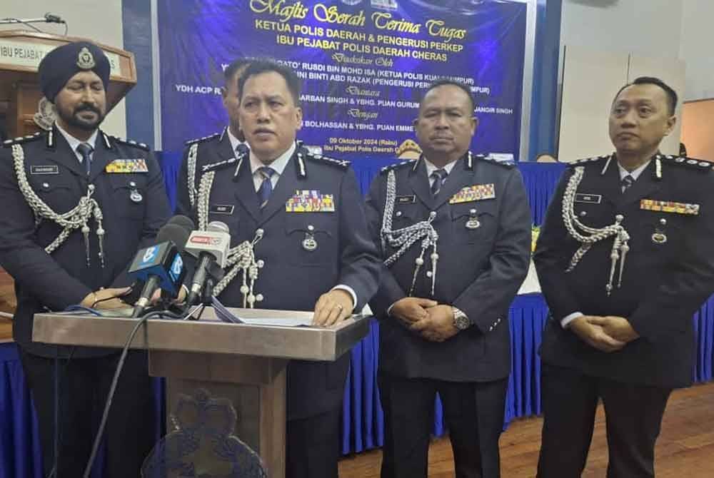 Rusdi dalam sidang akhbar Majlis Serah Terima Tugas Ketua Polis Daerah Cheras di Ibu Pejabat Polis Daerah Cheras pada Rabu.