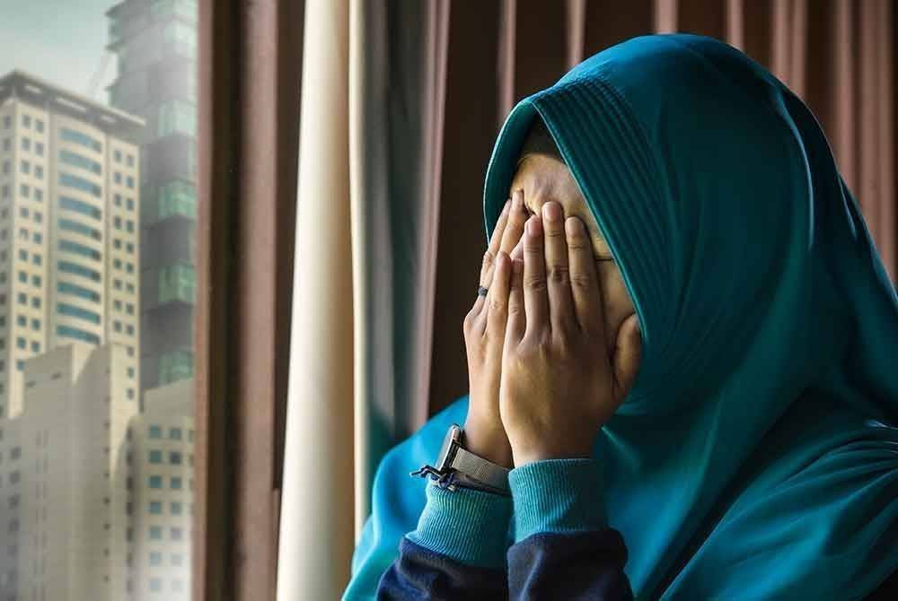 Kejadian bermula, apabila wanita berusia 54 tahun dari Raub menerima panggilan telefon daripada pihak insurans pada 15 September lalu. Gambar hiasan