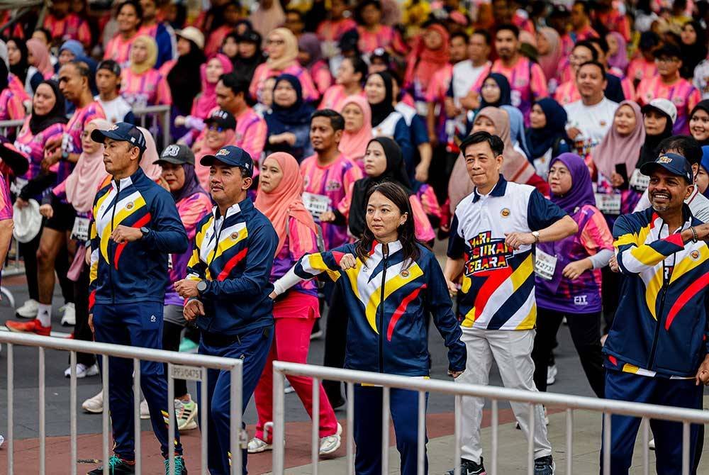 Hannah menyertai acara panas badan pada Majlis Perasmian Hari Sukan Negara Peringkat Kebangsaan 2024 di Dataran Putrajaya, hari ini. Foto Bernama