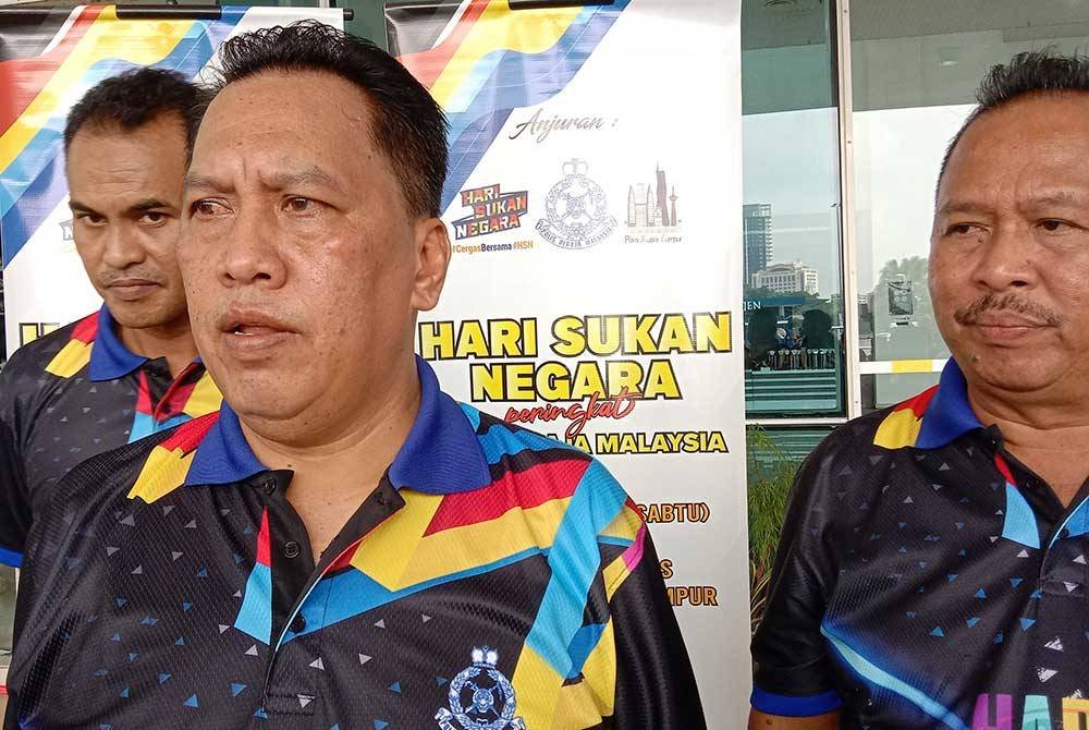 Rusdi (tengah) ketika sidang akhbar selepas Hari Sukan Negara 2024 peringkat IPK Kuala Lumpur pada Sabtu.