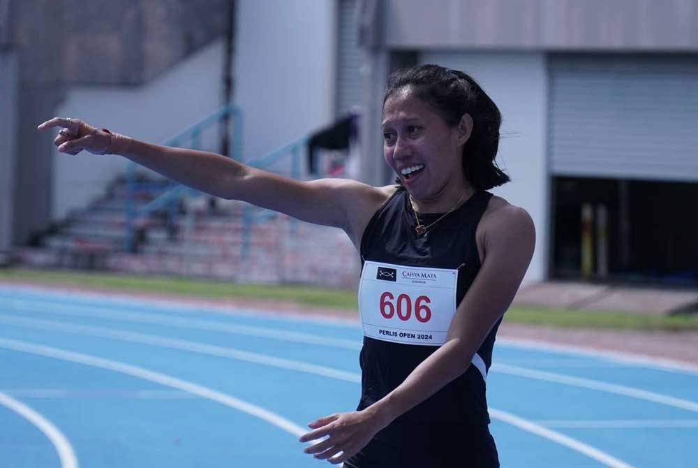 Zaidatul Husniah mengungguli acara 100m wanita akhir Kejohanan Olahraga Terbuka Perlis Cahya Mata di Stadium Tuanku Syed Putra.