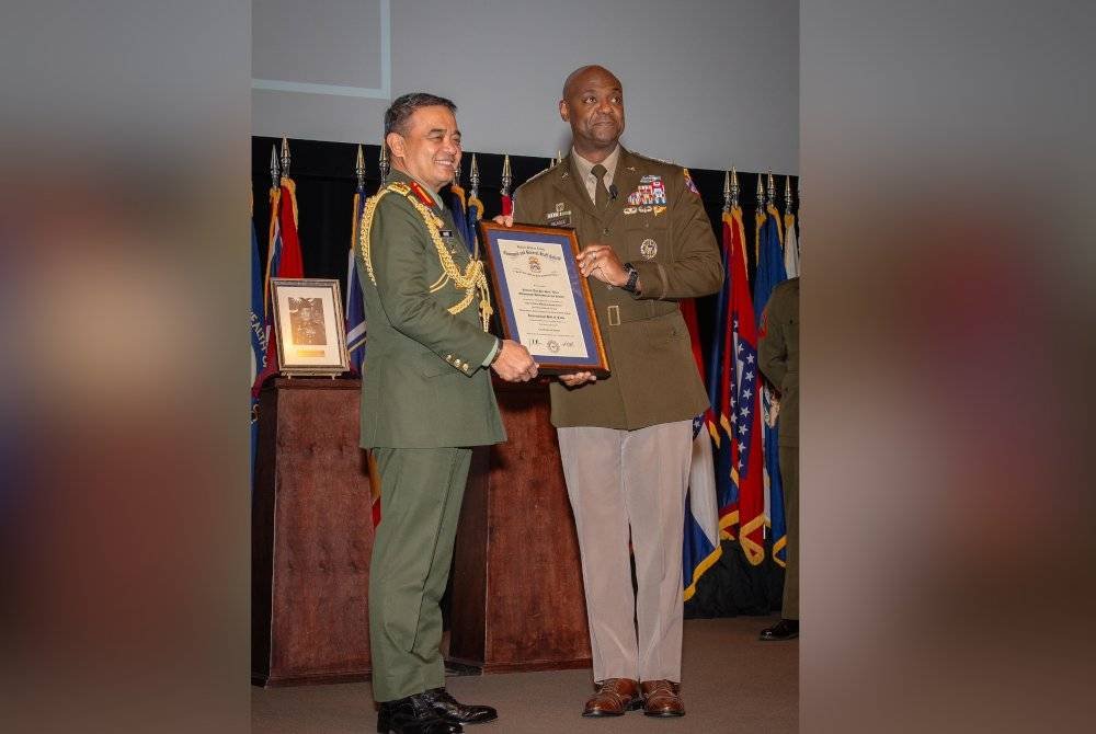 Muhammad Hafizuddeain telah dimasyhurkan sebagai ahli ke-300 International Hall Of Fame (IHOF) United States Army Command and General Staff College (USACGSC) di Fort Leavenworth, Kansas, Amerika Syarikat pada Jumaat.