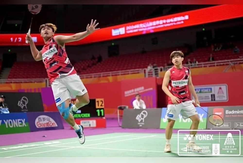 Malaysia akhirnya meraih semula tempat di puncak podium dalam kategori beregu lelaki di Kejohanan Badminton Remaja Dunia (WJC) 2024, berkat kemenangan sensasi Aaron Tai-Kang Khai Xing di Nanchang, China, pada Ahad. Foto Facebook BAM