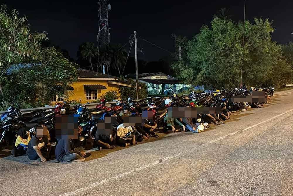 Antara penunggang yang ditahan dalam Operasi Samseng Jalanan di Jalan Pintasan Kuantan pada Sabtu dan Ahad. Foto FB Polis Trafik Kuantan.