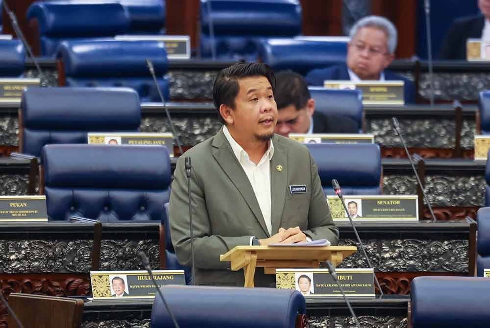 Lukanisman ketika sesi pengulungan rang undang-undang pada Persidangan Dewan Rakyat sempena Mesyuarat Ketiga Penggal Ketiga Parlimen ke-15 di Bangunan Parlimen hari ini. - Foto: Bernama