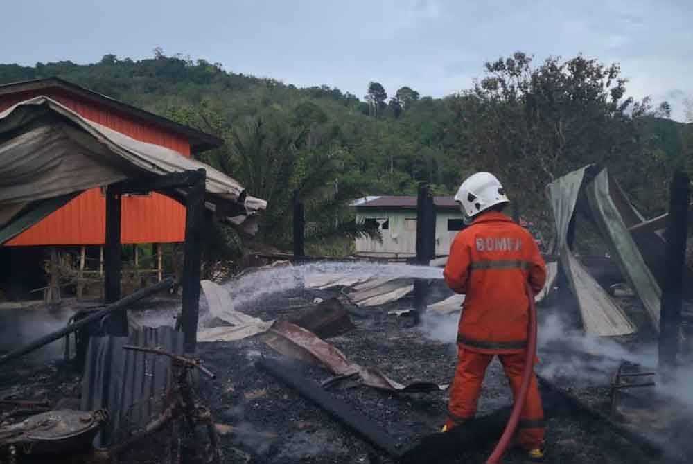 Pasukan bomba berjaya memadamkan kebakaran melibatkan rumah di Kampung Kantas Baru, Ranau.