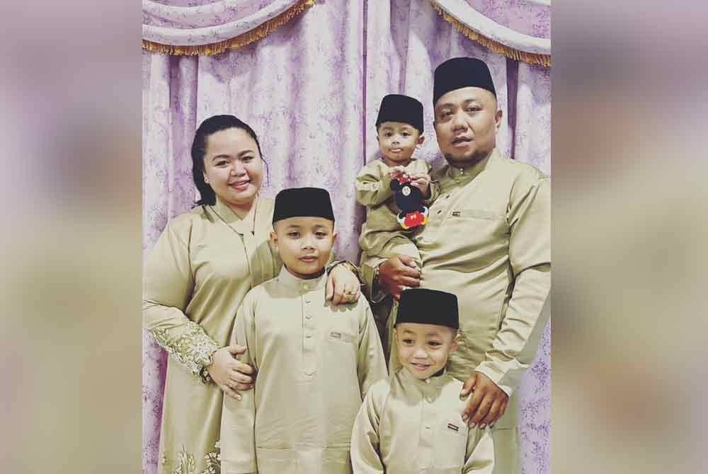 Nursuziliana (kiri) bersama Ahmad Farhan (kanan) bersama anak-anak ketika sambutan Aidilfitri lalu.