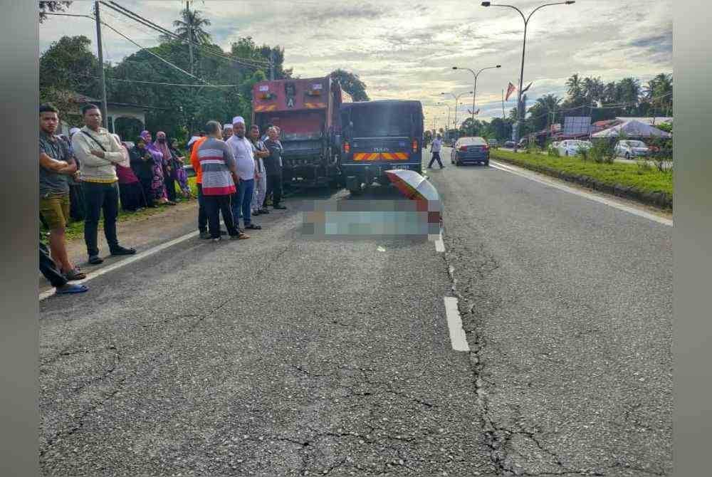 Seorang pekerja pembersihan maut selepas tergelincir dari lori sampah dan dirempuh sebuah kereta dalam kejadian di Kampung Jabi pada Rabu.