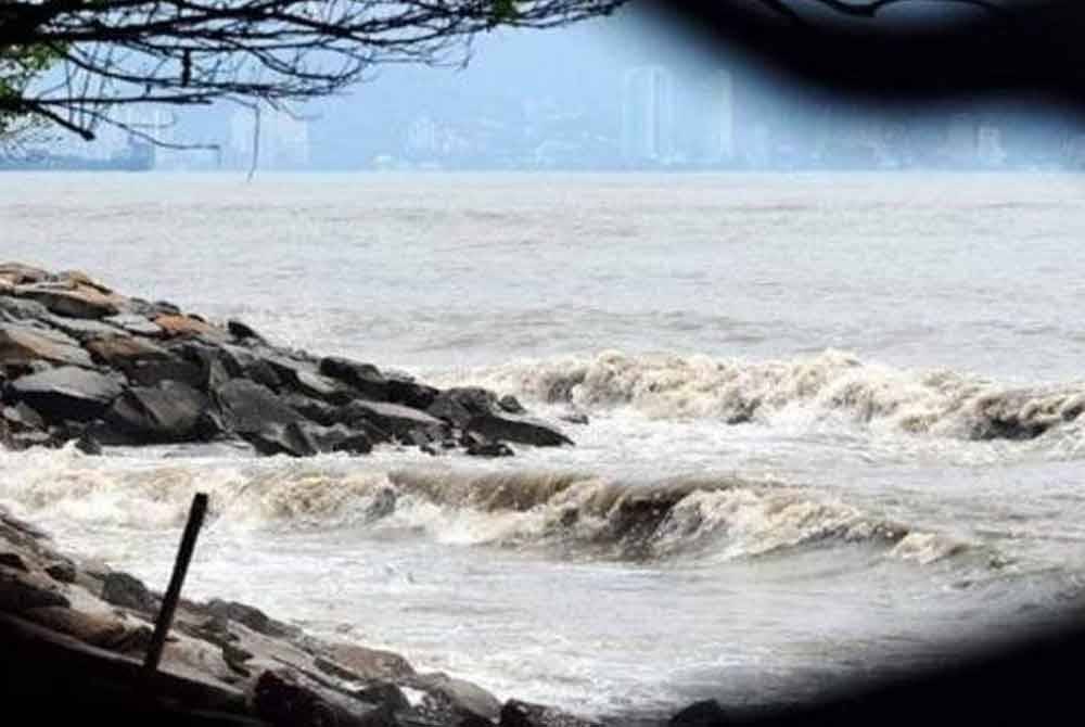 Jumaat hingga Ahad dijangka kemuncak kepada kejadian fenomena air pasang besar itu yang berisiko menyumbang kepada berlakunya banjir. Foto hiasan