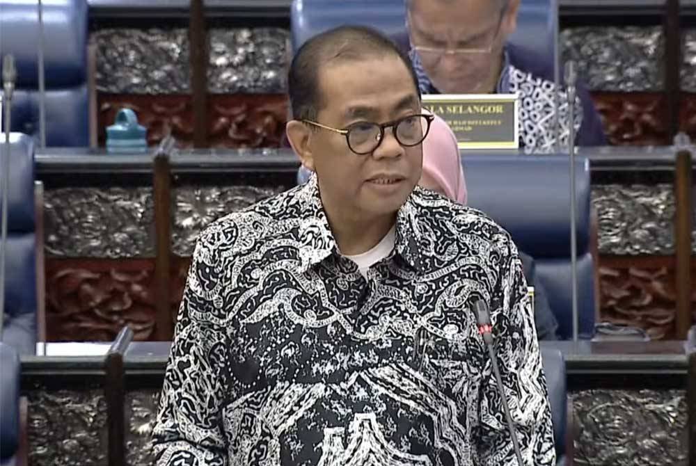 Mohamed Khaled ketika waktu pertanyaan-pertanyaan menteri pada sidang Dewan Rakyat, Khamis.