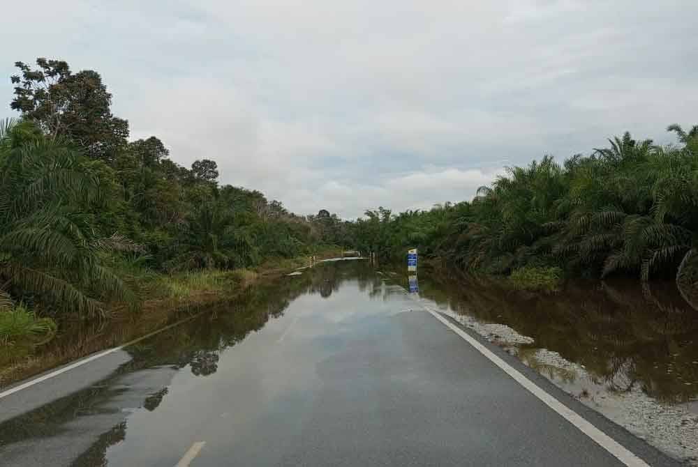 Jalan Sungai Panjang-Tanjong Malim tidak boleh dilalui semua kenderaan akibat dinaiki air pada Rabu.