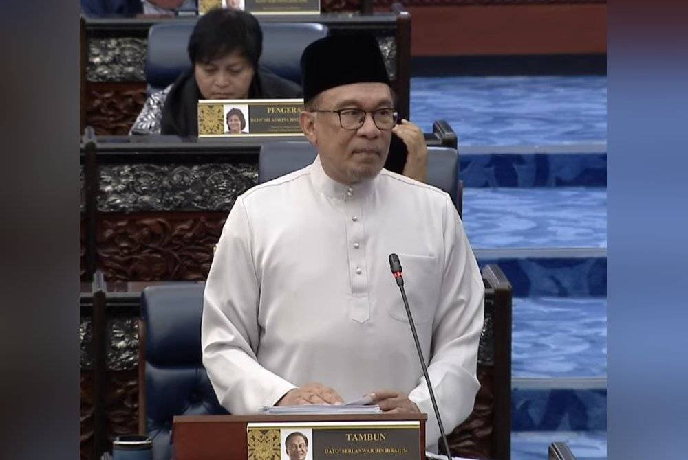 Anwar ketika membentangkan Belanjawan 2025 Malaysia Madani di Dewan Rakyat pada Jumaat.