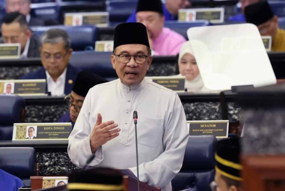 Perdana Menteri Datuk Seri Anwar Ibrahim ketika membentangkan Belanjawan 2025 di Dewan Rakyat pada Jumaat. Foto Bernama