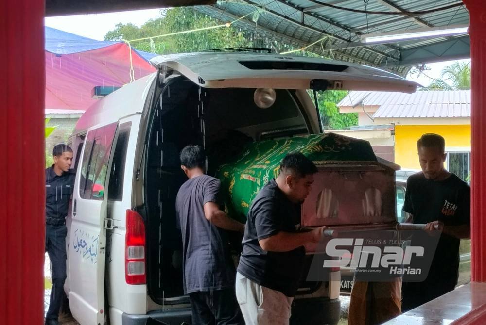 Jenazah dibawa pulang ke Kampung Surau, Baling sebaik sahaja selesai proses bedah siasat di Hospital Sultanah Bahiyah Alor Setar.