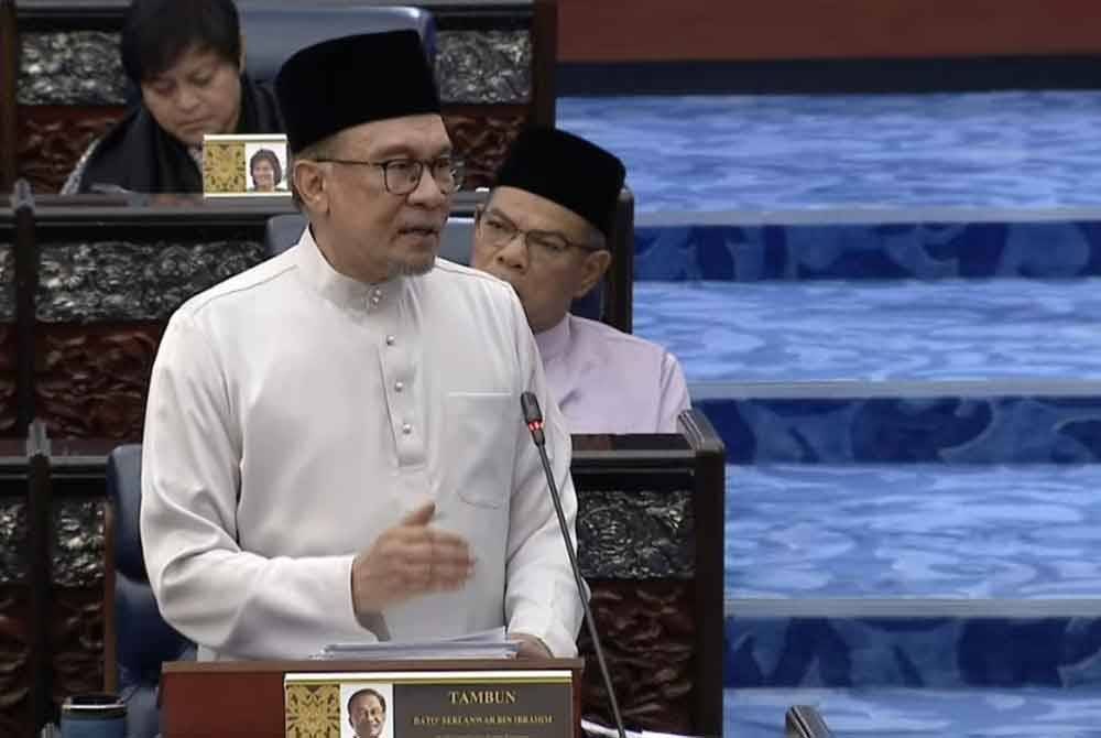 Anwar ketika membentangkan Belanjawan 2025 Malaysia Madani di Dewan Rakyat pada Jumaat.