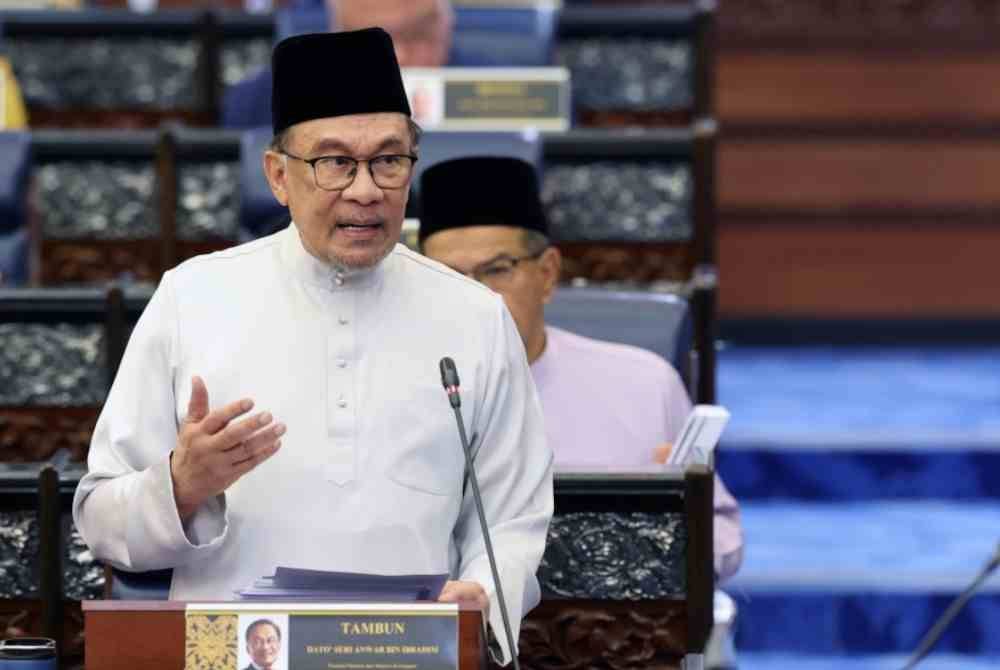 Perdana Menteri, Datuk Seri Anwar Ibrahim, yang juga Menteri Kewangan, membentangkan Rang Undang-Undang Perbekalan (Belanjawan) 2025 di Dewan Rakyat, pada Jumaat. Foto Bernama